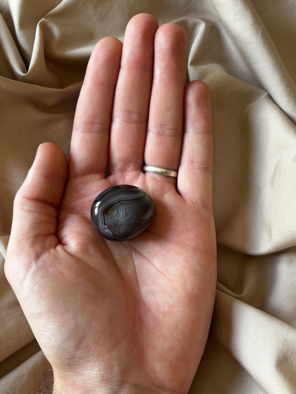 Agate du Botswana – Pierre roulée (2,5 cm)