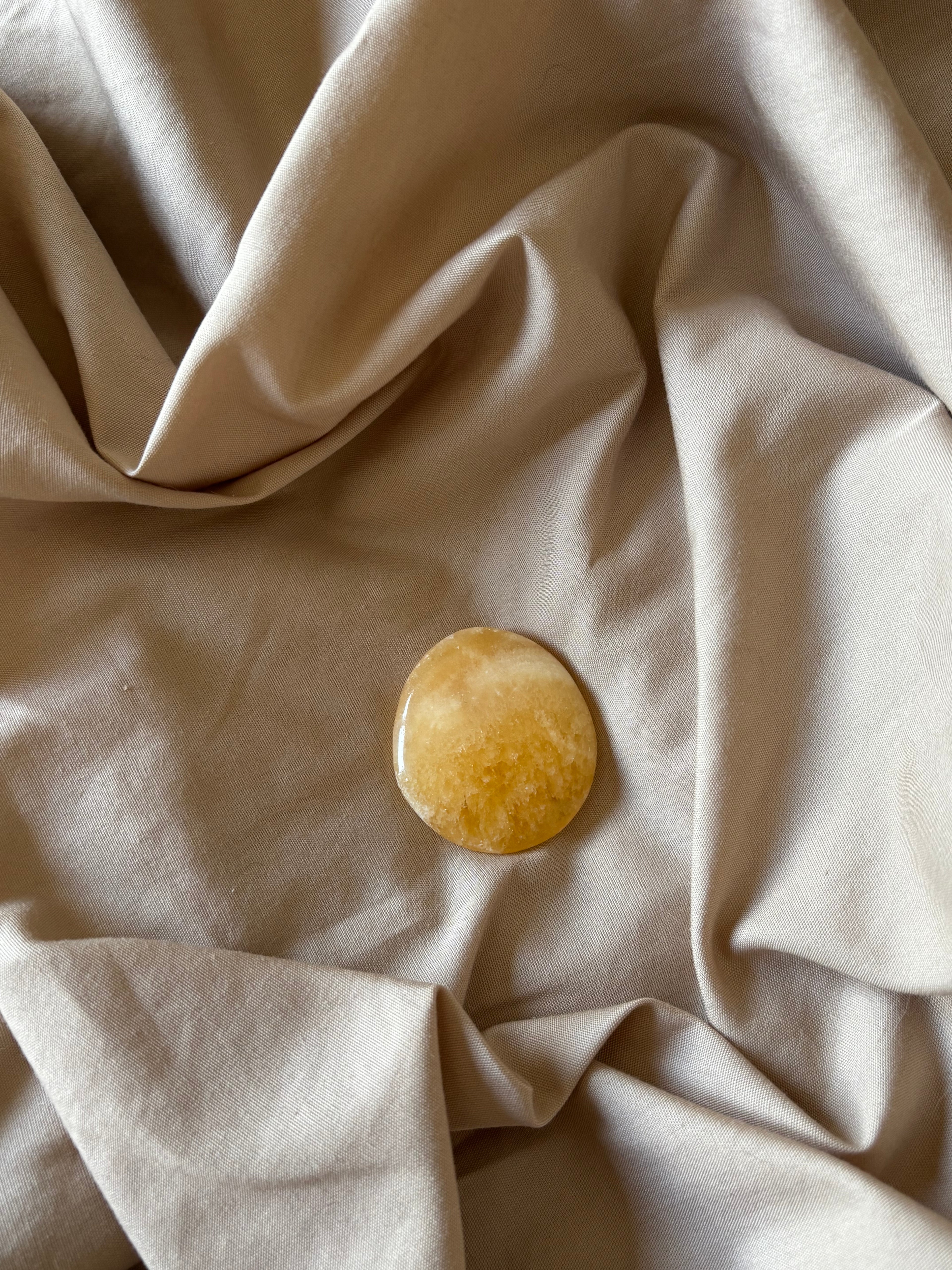 Calcite Orange – Galet plat (3,5 cm)