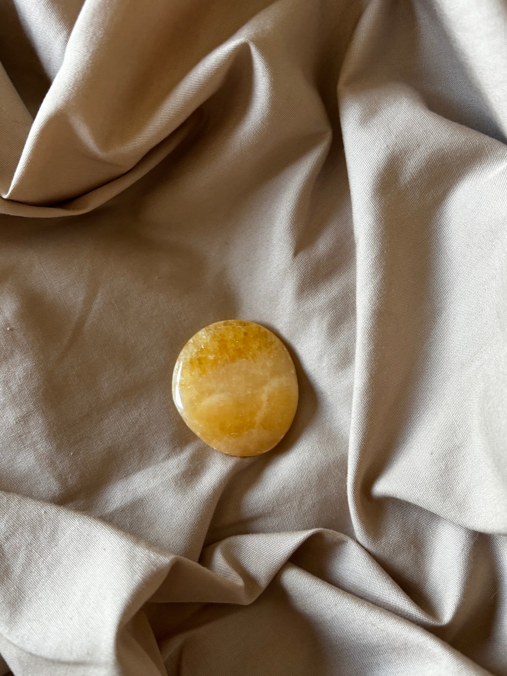Calcite Orange – Galet plat (3,5 cm)