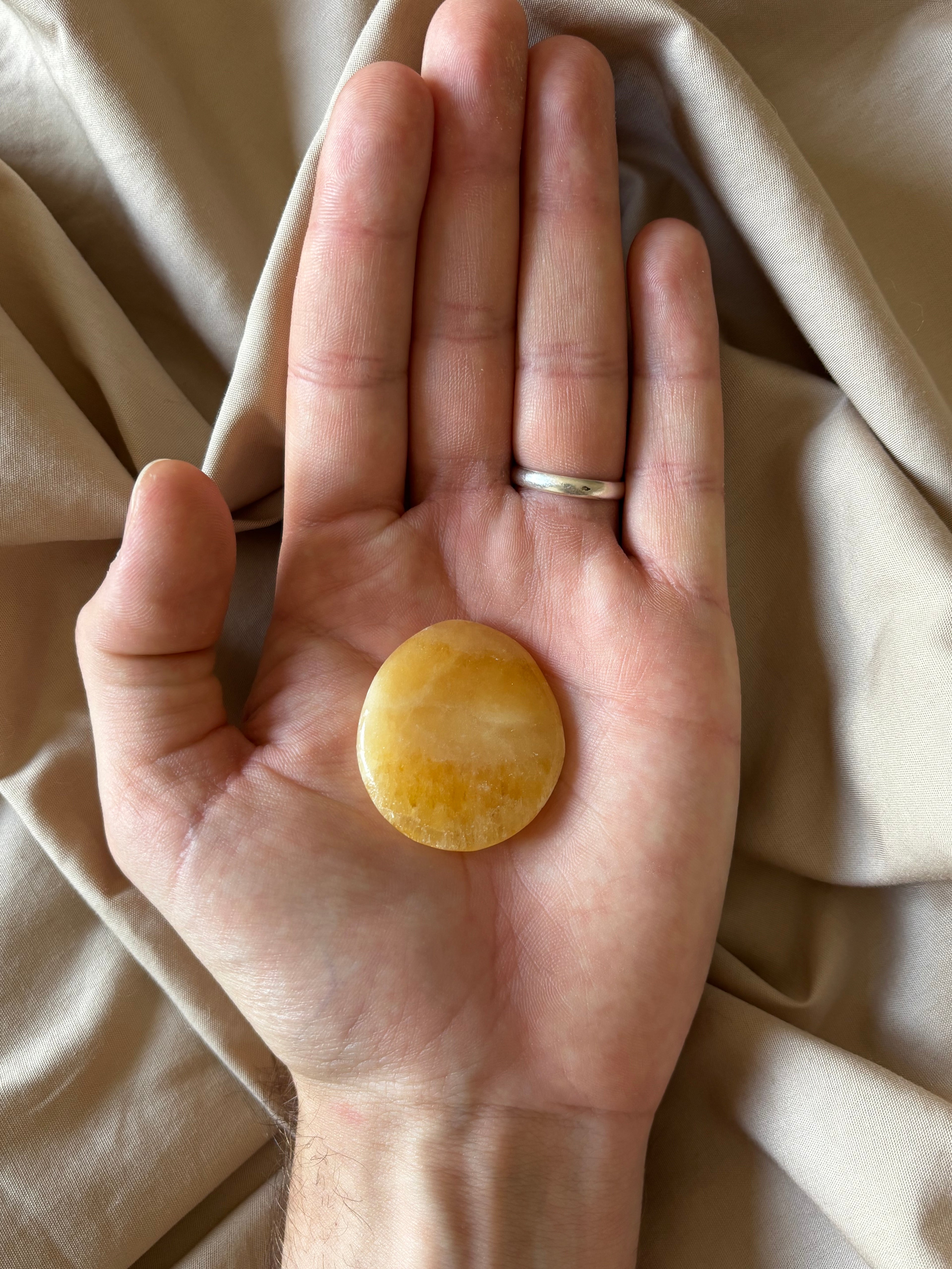 Calcite Orange – Galet plat (3,5 cm)