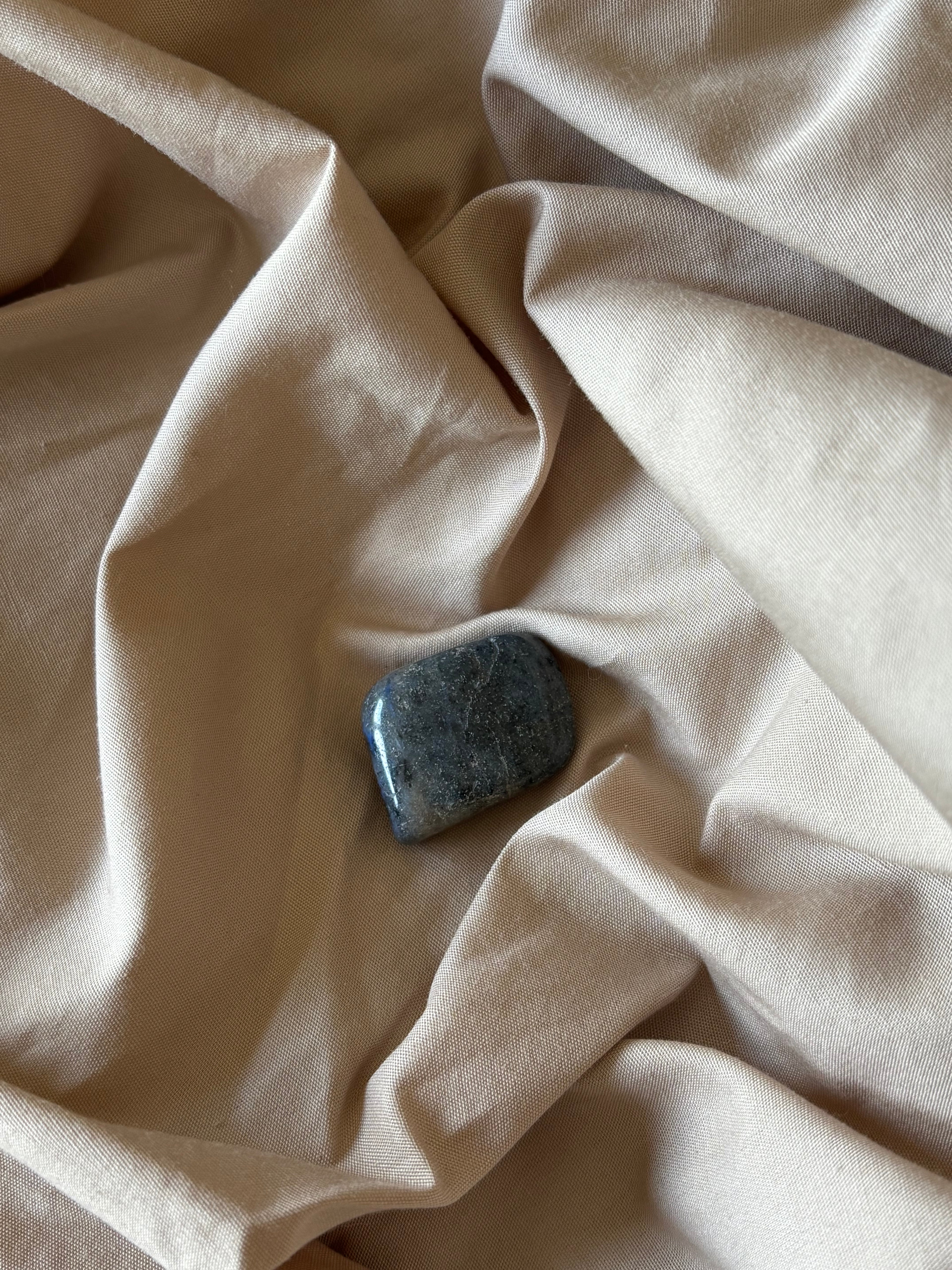 Dumortiérite – Pierre roulée (2,5 cm)