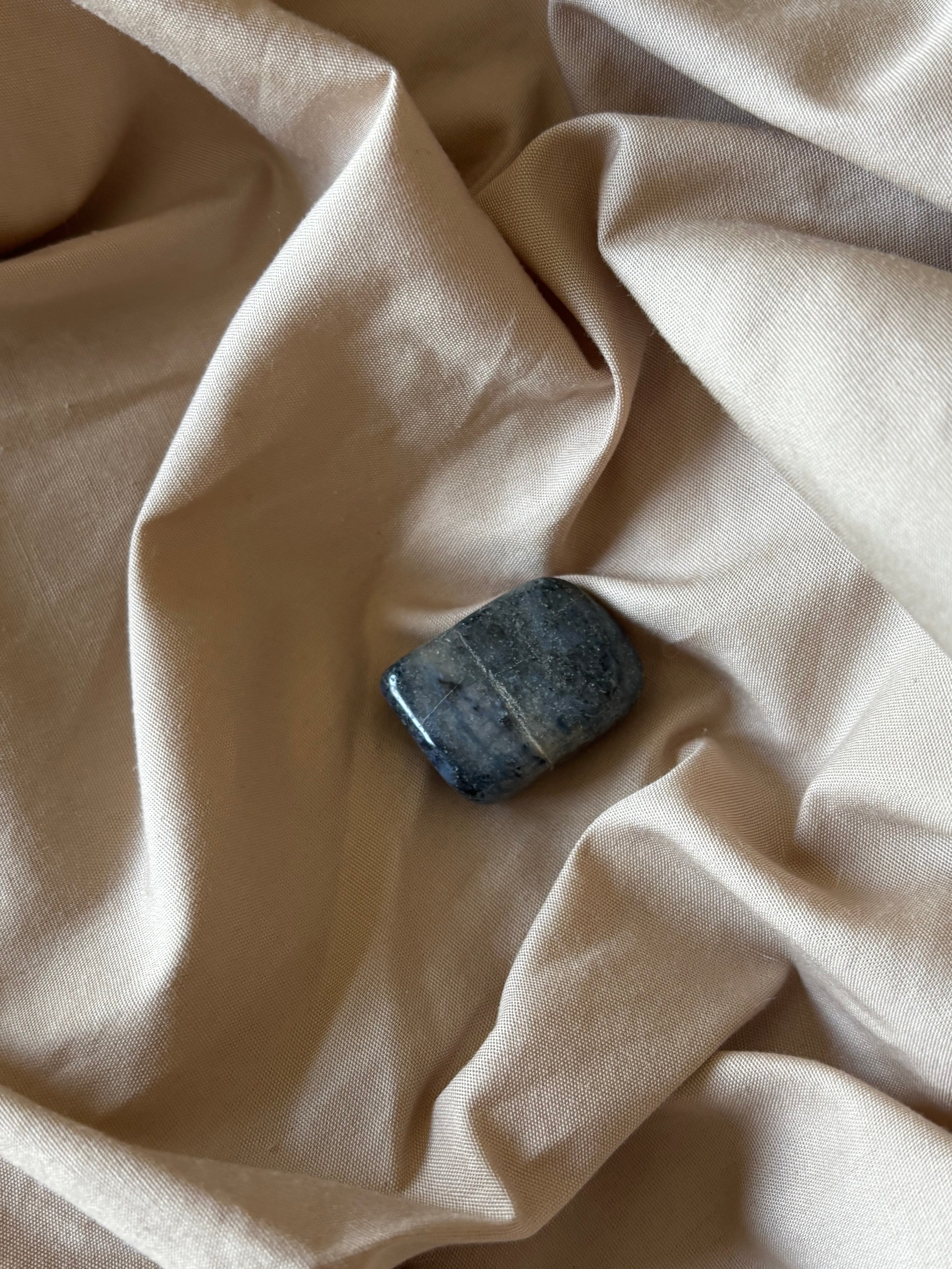 Dumortiérite – Pierre roulée (2,5 cm)