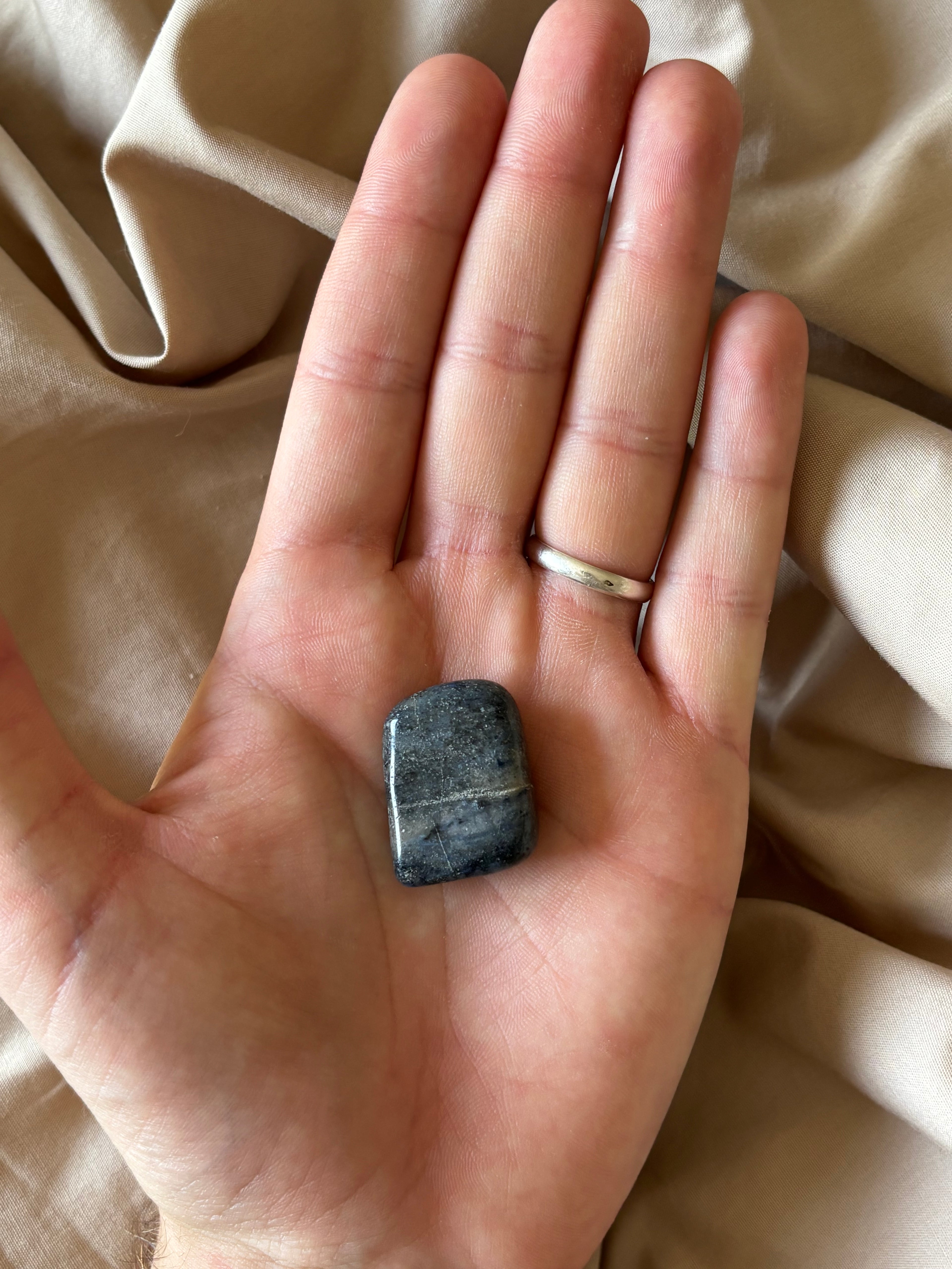 Dumortiérite – Pierre roulée (2,5 cm)