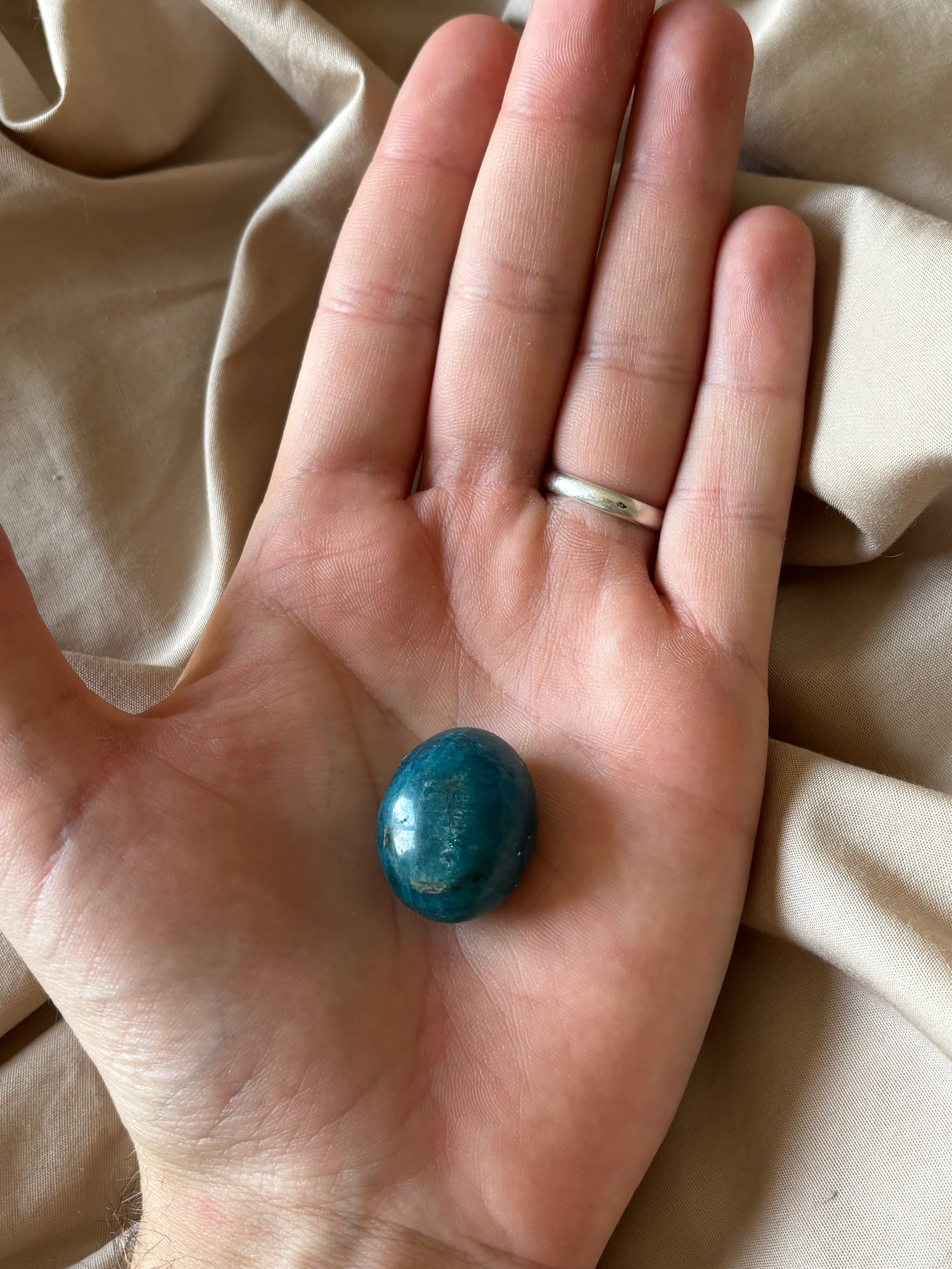 Apatite bleue – Pierre roulée (2,5 cm)